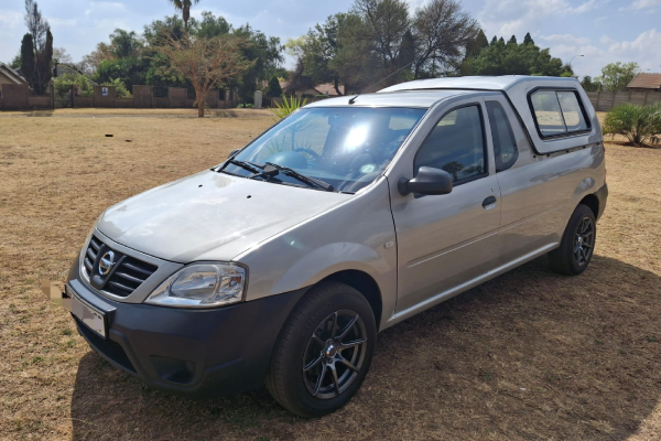 2015 Nissan NP 200