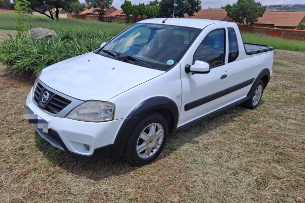 2015 Nissan Np 200